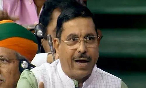 சர்ச்சை பேச்சுக்கு திரிணாமுல் காங்கிரஸ் எம்.பி. மன்னிப்பு கேட்க வேண்டும் - மத்திய மந்திரி வலியுறுத்தல்