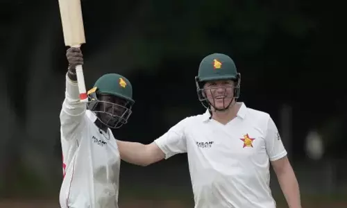 கேரி பேலன்ஸ் சதம் - ஜிம்பாப்வே முதல் இன்னிங்சில் 379 ரன் எடுத்து டிக்ளேர்