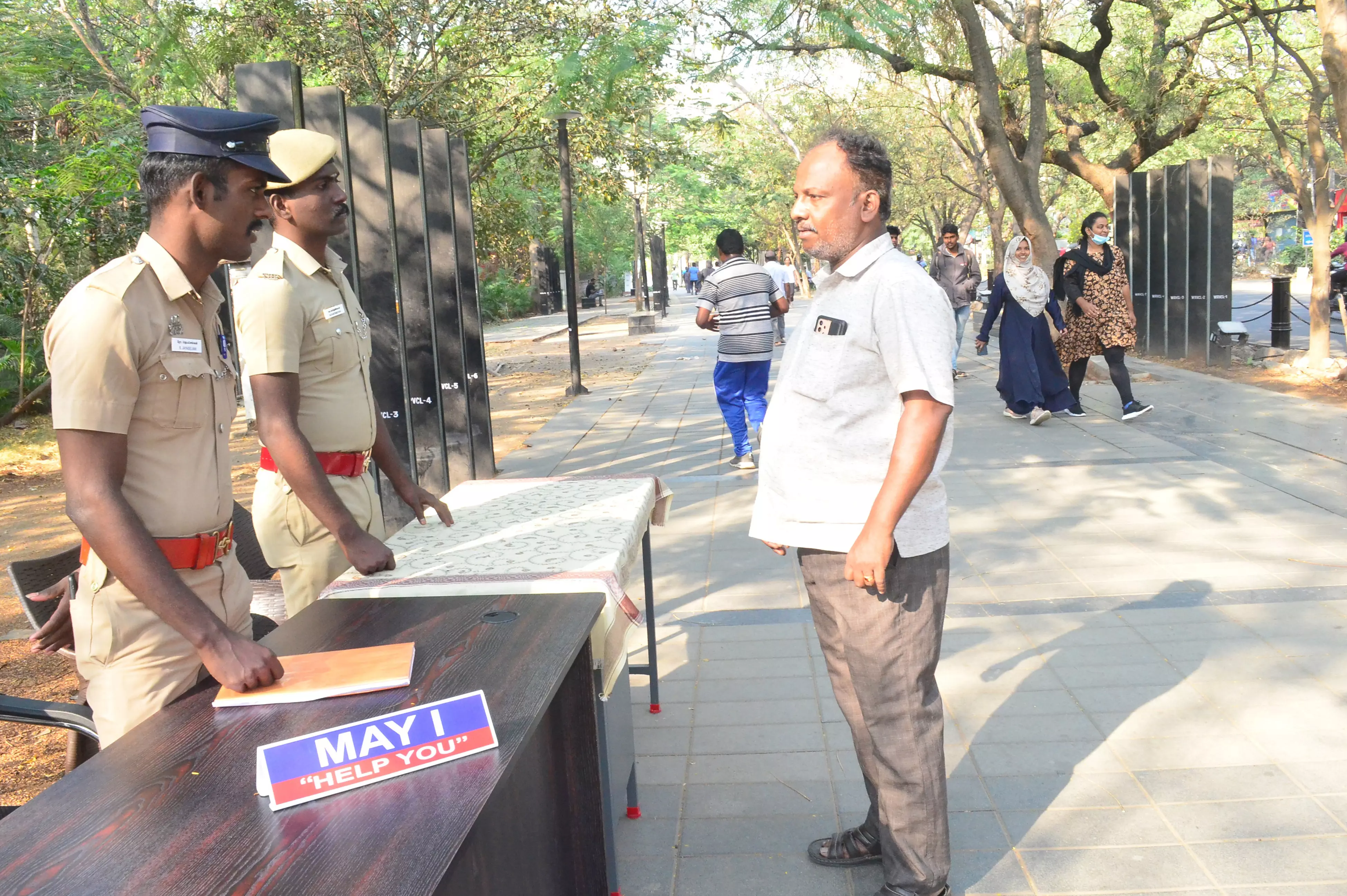 ரேஸ்கோர்சில் போலீஸ் உதவி மையம் தொடக்கம் ரேஸ்கோர்சில் போலீஸ் உதவி மையம் தொடக்கம்