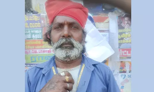 செல்போன் அழைப்பை நம்பி ஏமாந்த தொழிலாளி- ராசிக்கல் மோதிரம் கேட்டவருக்கு வந்தது பிளாஸ்டிக் மோதிரம்