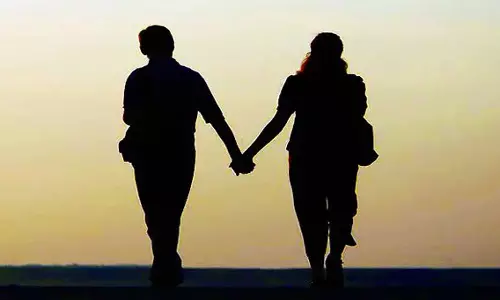 திருவட்டார் அருகே கடத்தப்பட்டதாக கூறப்பட்ட நர்சிங் மாணவி காதலனுடன் போலீசில் தஞ்சம்