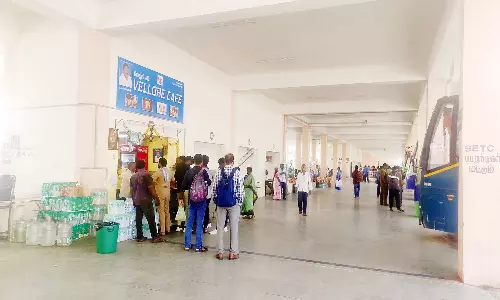 வேலூர் புதிய பஸ் நிலையத்தில் ஒரு கடை மட்டும் திறப்பு
