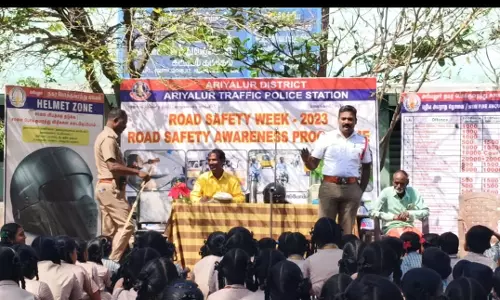அரசு பள்ளியில் சாலை பாதுகாப்பு விழிப்புணர்வு
