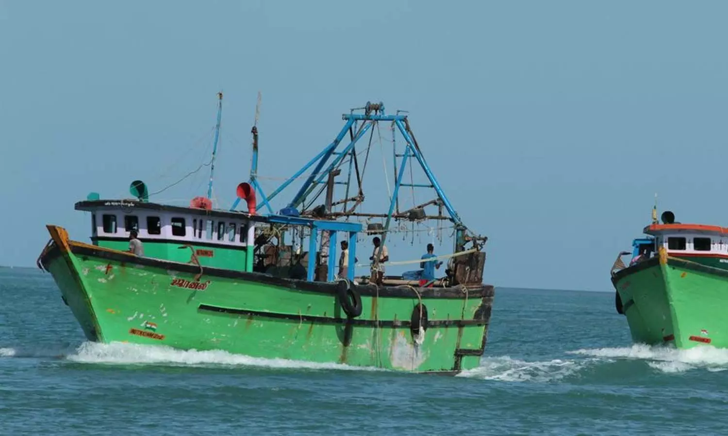ராமேசுவரம் அருகே கடலில் வீசப்பட்ட 12 கிலோ தங்கக்கட்டிகள் பறிமுதல் ராமேசுவரம் அருகே கடலில் வீசப்பட்ட 12 கிலோ தங்கக்கட்டிகள் பறிமுதல்
