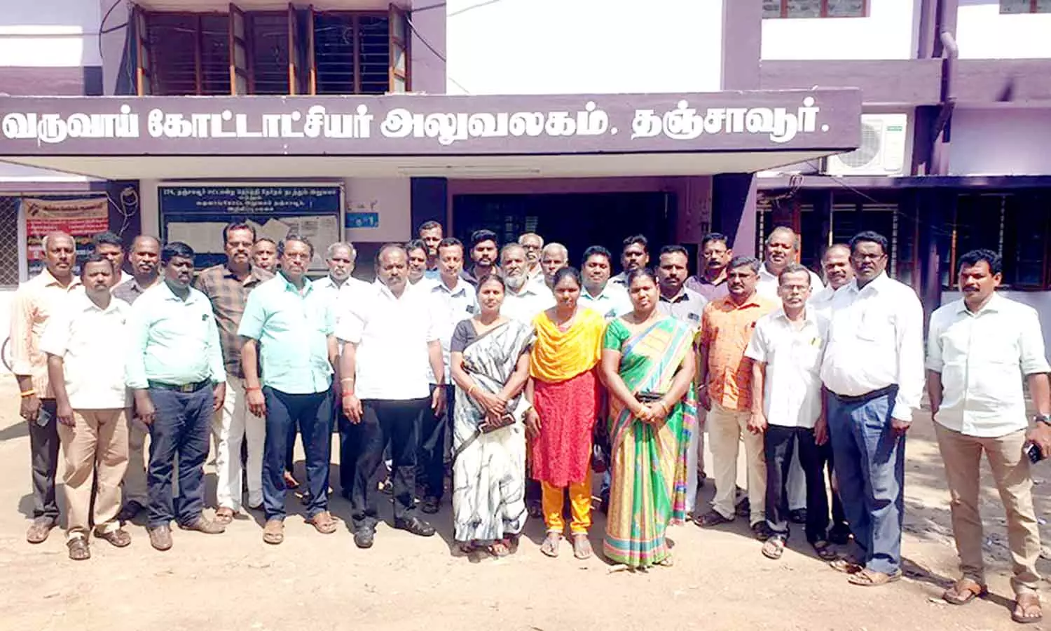 சிராஜ்பூர் நகருக்கு சொந்தமான பூங்காக்களில் ஆக்கிரமிப்பை அகற்ற வேண்டும்