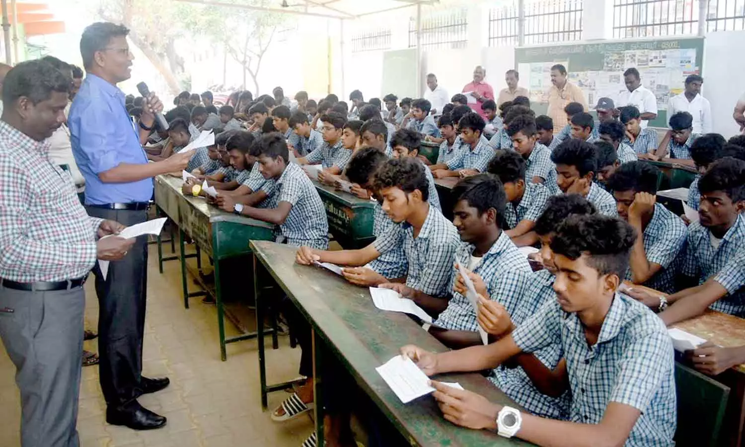 பொதுத்தேர்வு எழுதும் மாணவ- மாணவிகளுக்கு வாழ்த்து கடிதம்