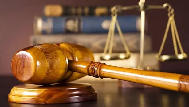 திருவள்ளூர் சாலையில் அரசியல் கட்சி பேனர்- அச்சக உரிமையாளர் உள்பட 72 பேர் மீது வழக்கு திருவள்ளூர் சாலையில் அரசியல் கட்சி பேனர்- அச்சக உரிமையாளர் உள்பட 72 பேர் மீது வழக்கு