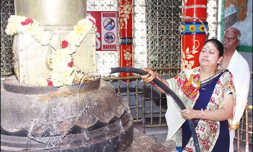 திருப்பதியில் கோவில் ஆழ்வார் திருமஞ்சனம்