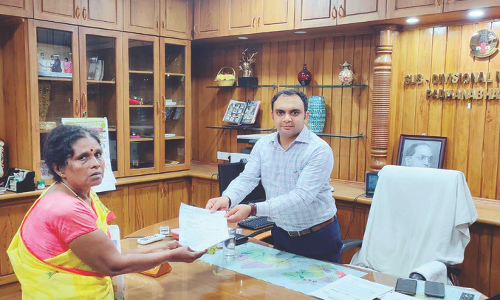 தக்கலை அருகே பெற்றோரை கவனிக்காமல் வீட்டை விட்டு விரட்டிய மகனின் சொத்து ஆவணம் ரத்து