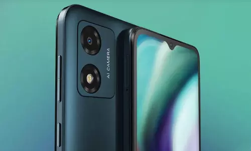 5000 எம்ஏஹெச் பேட்டரி கொண்ட மோட்டோ e13 ஸ்மார்ட்போன் அறிமுகம்