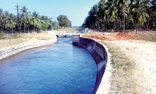 காங்கயத்தில் சிறுவன் மாயம் பி.ஏ.பி., வாய்க்காலில் தண்ணீரை நிறுத்தி  தேடும் பணி தீவிரம்