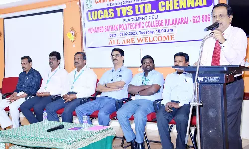 சதக் பாலிடெக்னிக் கல்லூரி வேலைவாய்ப்பு முகாமில் 120 மாணவர்கள் தேர்வு