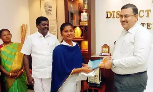 தென்காசி மாவட்ட கலெக்டரிடம் வெங்கடாம்பட்டி ஊராட்சி மன்ற தலைவர் கோரிக்கை மனு