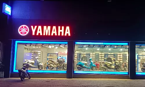 தமிழ் நாட்டில் இரு ப்ளூ ஸ்கொயர் விற்பனை மையங்களை திறந்த யமஹா