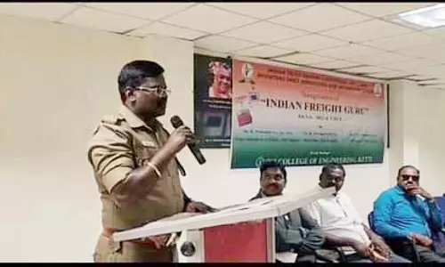 வாகன ஓட்டிகள் உறங்குவதை எச்சரிக்கும்வகையில் புதிய செயலி உருவாக்கம்