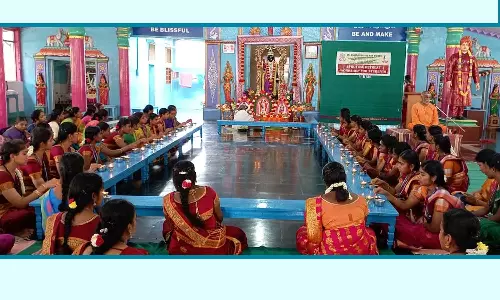 நெல்லை ஸ்ரீ சாரதா கல்வி நிறுவனத்தில் சிறப்பு வழிபாடு