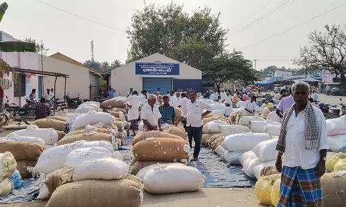 போச்சம்பள்ளி  கூட்டுறவு சங்கத்தில் ரூ.11 லட்சத்திற்கு பருத்தி ஏலம்