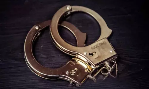 கஞ்சா விற்ற 2 வாலிபர்கள் கைது