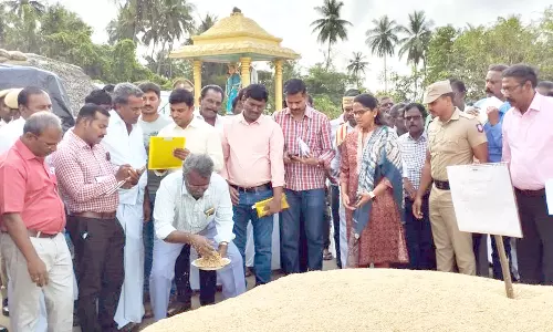 திருவாரூர் கொள்முதல் நிலையங்களில் நெல்லின் ஈரப்பதம் குறித்து மத்திய குழுவினர் 2-வது நாளாக ஆய்வு