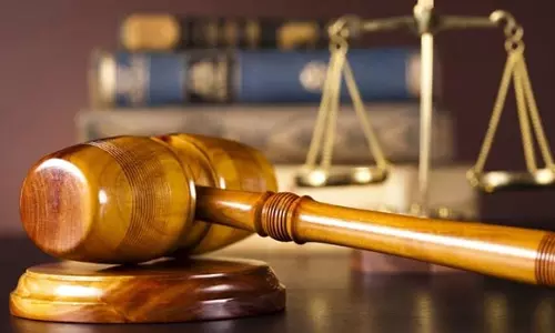 திருவள்ளூர் சாலையில் அரசியல் கட்சி பேனர்- அச்சக உரிமையாளர் உள்பட 72 பேர் மீது வழக்கு