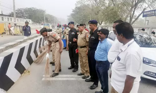 காட்பாடியில் என்.சி.சி. மாணவர்கள் தூய்மை இந்தியா விழிப்புணர்வு ஊர்வலம்