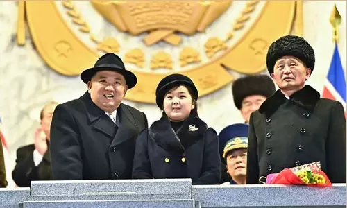 வடகொரிய ராணுவத்தின் 75வது ஆண்டு விழா - மகளுடன் பங்கேற்றார் கிம் ஜாங் உன்