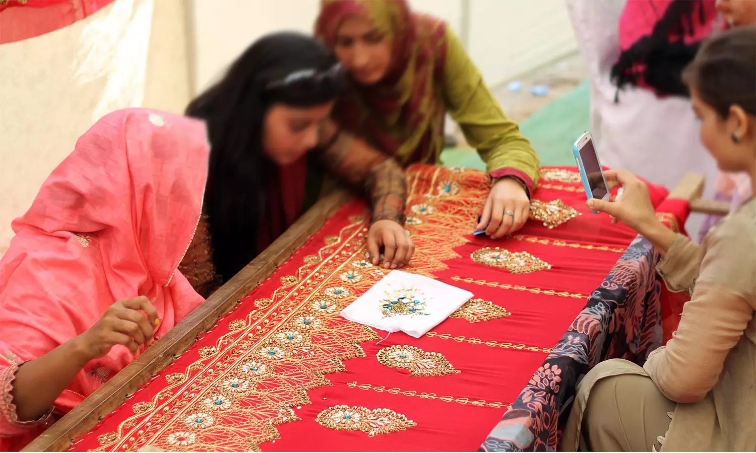 பெண்கள் எம்பிராய்டரி தொழிலில் லாபம் பார்க்கலாம்