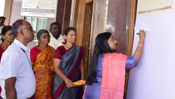 கையெழுத்து இயக்கத்தை கலெக்டர் தொடங்கி வைத்தார்