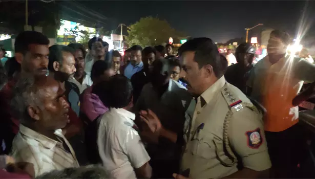 சிறுத்தையை பிடிக்க கோரி தாசில்தார் அலுவலகம் முற்றுகை -சாலை மறியல்