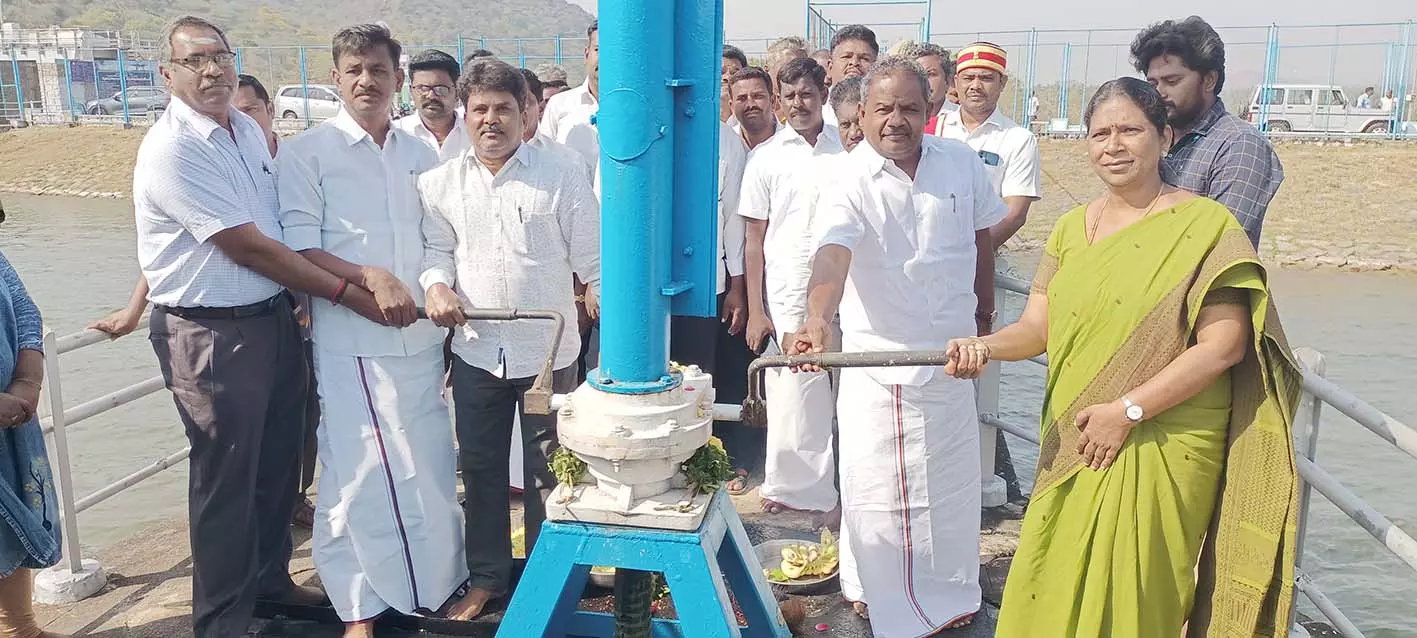 தொப்பையாறு அணையில் இருந்து பாசனத்திற்கு தண்ணீர் திறப்பு தொப்பையாறு அணையில் இருந்து பாசனத்திற்கு தண்ணீர் திறப்பு