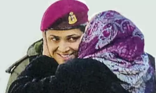 துருக்கி நிலநடுக்க மீட்பு பணியில் இந்திய ராணுவ வீரர்கள்- பொதுமக்கள் கட்டித்தழுவி நன்றி தெரிவித்தனர்