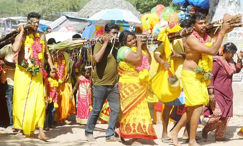 இருக்கன்குடி மாரியம்மன் கோவிலில் திரண்ட பக்தர்கள்