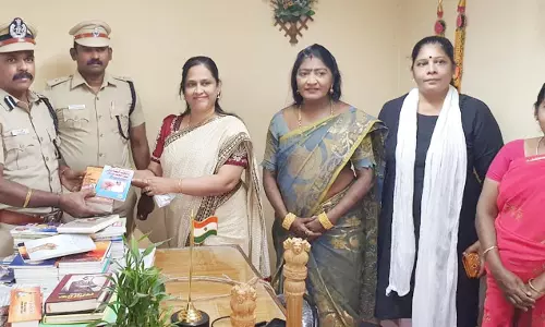 மத்திய சிறை நூலகத்துக்கு புத்தகங்கள் வழங்கிய நீதிபதி