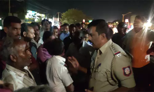 சிறுத்தையை பிடிக்க கோரி தாசில்தார் அலுவலகம் முற்றுகை -சாலை மறியல்