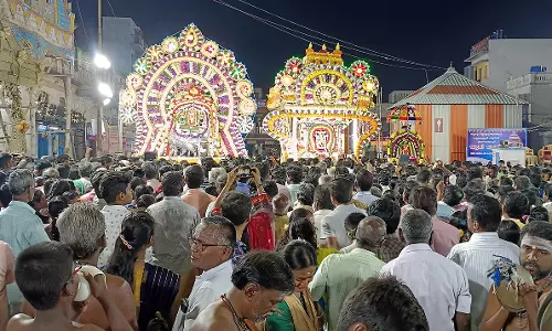 வெள்ளிமயில் வாகனத்தில் சுவாமி வீதி உலா