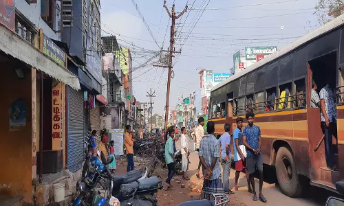 புவனகிரி பகுதியில் ஆக்கிரமிப்புகள் அகற்றம்.