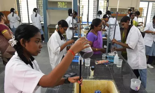 பிளஸ்-1 மாணவர்களுக்கு செய்முறை தேர்வு