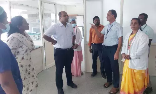 ஓசூர் அரசு மருத்துவமனையில்  கலெக்டர் ஆய்வு