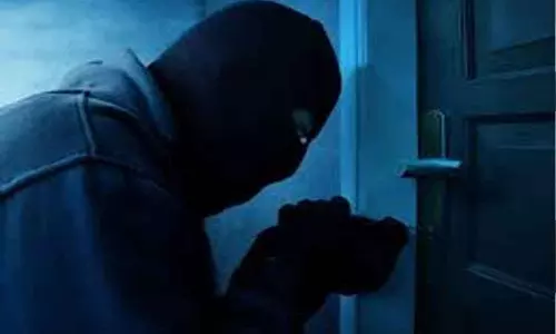 வடலூரில் துணிகரம் :வீடு புகுந்து நகை- பணத்தை திருடிய கொள்ளையர்கள்.