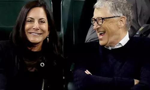 மனைவியுடன் விவாகரத்து- விதவை பெண்ணுடன் ஊர் சுற்றும் பில் கேட்ஸ்