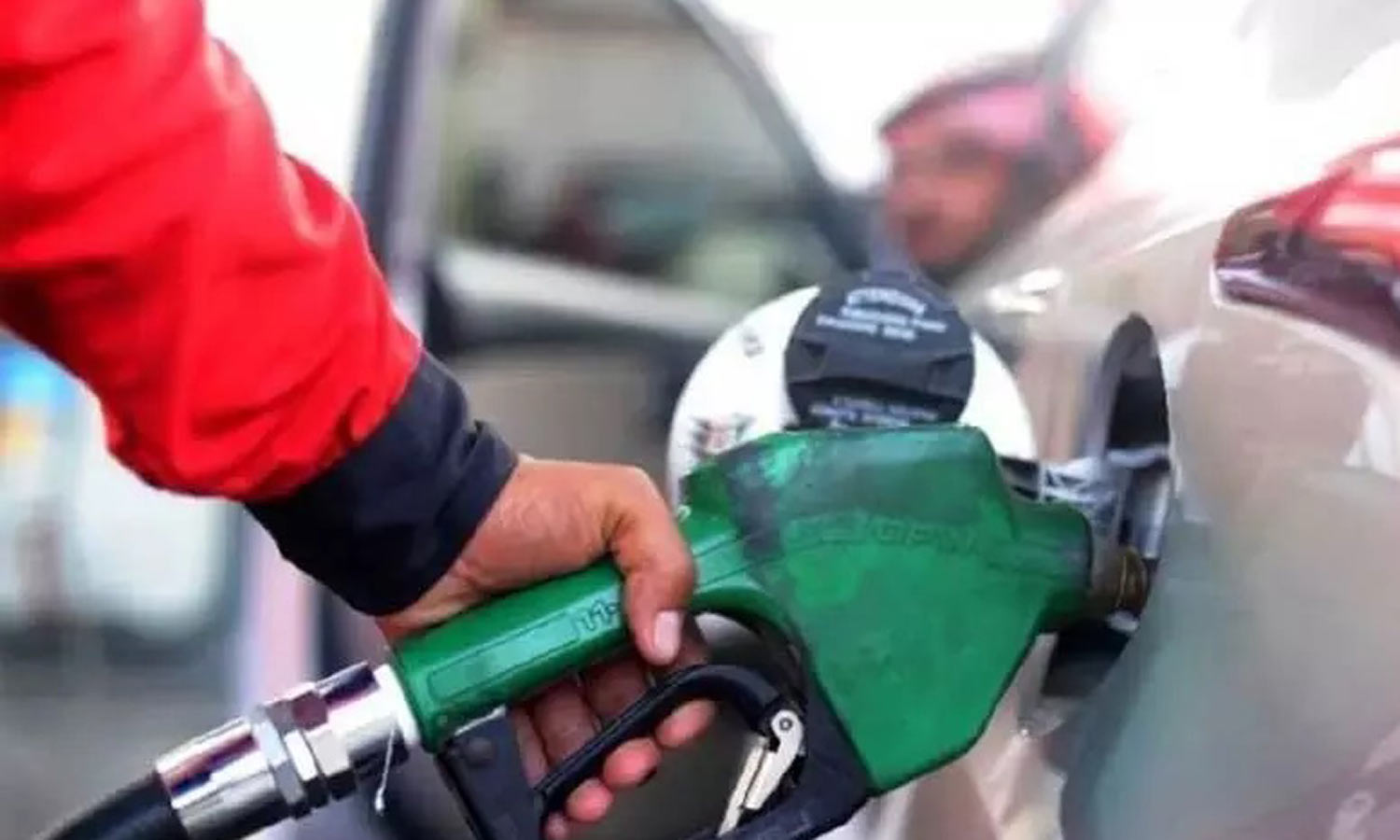 பாகிஸ்தானில் பெட்ரோல் விலை மீண்டும் உயர்வு