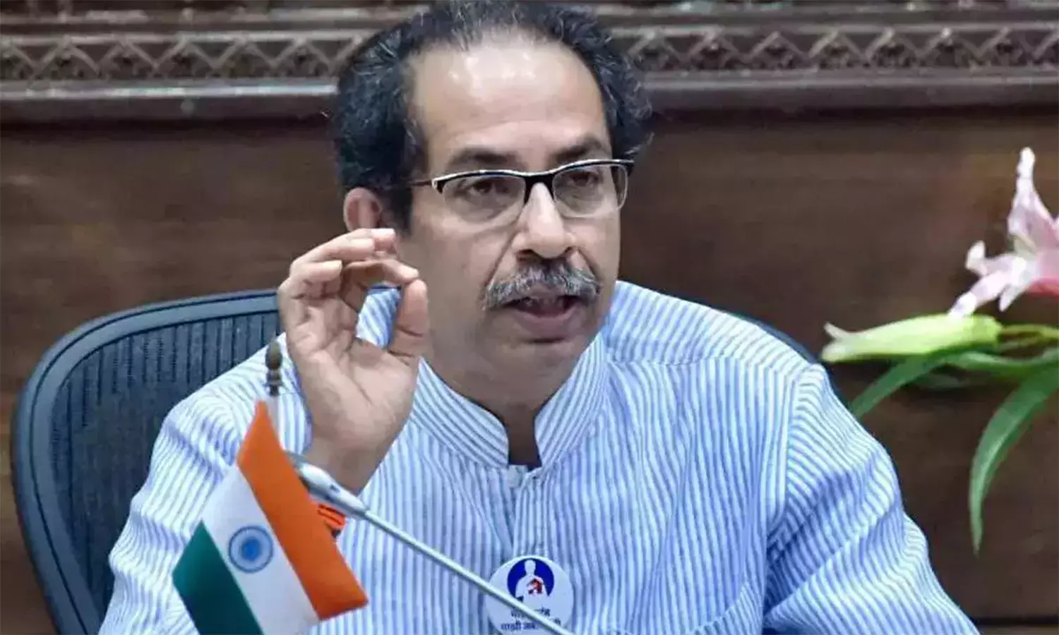 பிரதமர் மோடியின் புனித பசு கவுதம் அதானி: உத்தவ் சிவசேனா விமர்சனம்