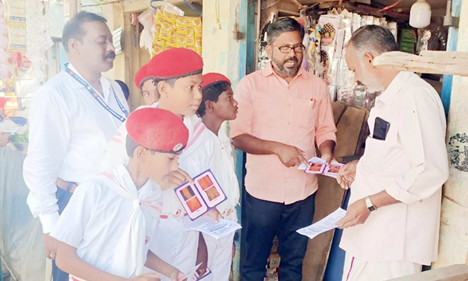 ஸ்பர்ஷ் தொழுநோய் குறித்து துண்டுபிரசுரம் வழங்கி விழிப்புணர்வு