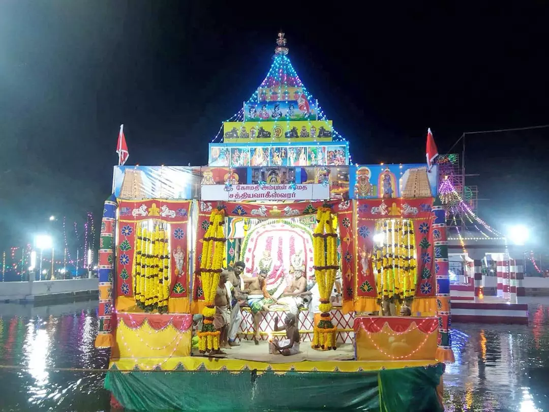 களக்காடு சத்தியவாகீஸ்வரர் கோவிலில் தெப்பத் திருவிழா