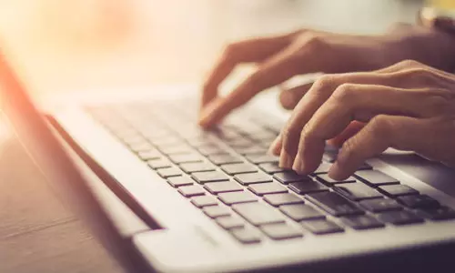 மாணவர்கள் கல்வி உதவித்தொகைக்கு இணைய வழியில் விண்ணப்பிக்கலாம்