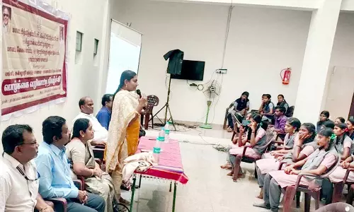 மாணவிகளுக்கான வாழ்க்கை வழிகாட்டி நிகழ்ச்சி