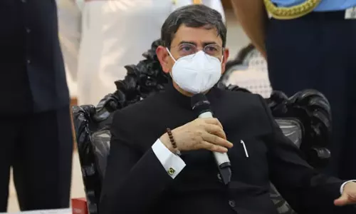 பல்கலைக்கழக மானியக்குழு பரிந்துரைக்கும் பாடத்திட்டத்தையே கல்லூரிகள் நடத்தலாம்- கவர்னர் ஆர்.என்.ரவி அறிவிப்பு