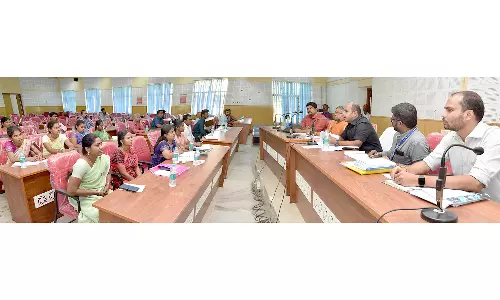 நிலுவையில் உள்ள மனுக்களுக்கு சிறப்பு முகாம் மூலம் தீர்வு-கிருஷ்ணகிரி கலெக்டர் தகவல்