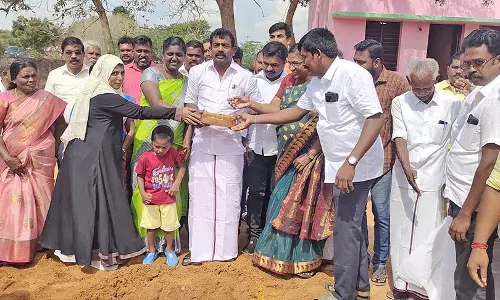 திசையன்விளை அருகே குமாரபுரம் ஊராட்சி பள்ளிக்கு கூடுதல் கட்டிடம்  - வி.எஸ்.ஆர்.ஜெகதீஷ் அடிக்கல் நாட்டினார்