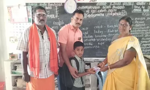 தான் படித்த பள்ளிக்கு டைல்ஸ் அமைக்க உண்டியல் பணத்தை கொடுத்த மாணவன்